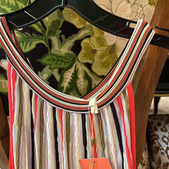 Lightweight knit sleeveless colorful top with attractive gold button at back. - Picture 3 of 5